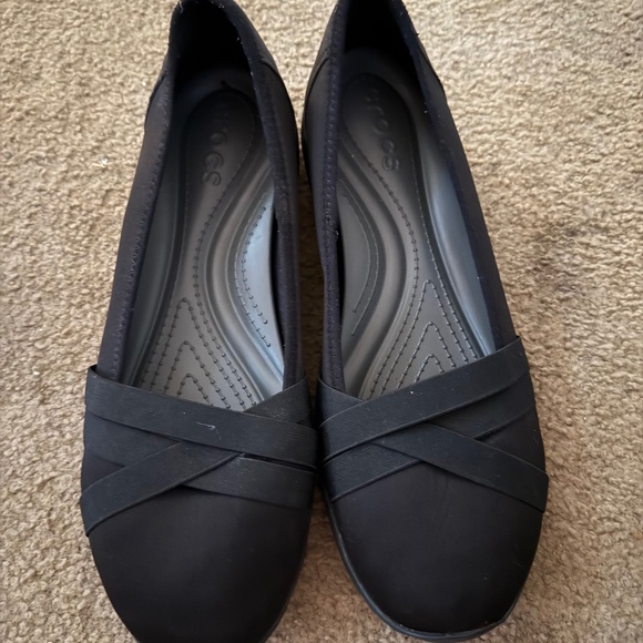 Crocs Women's Busy Day Strappy Flat Casual Shoes - Picture 1 of 4